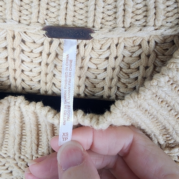 Free people Bell Song Crewneck Knit Exposed Hem Sweater Size XS Cottage Boho - Picture 4 of 7